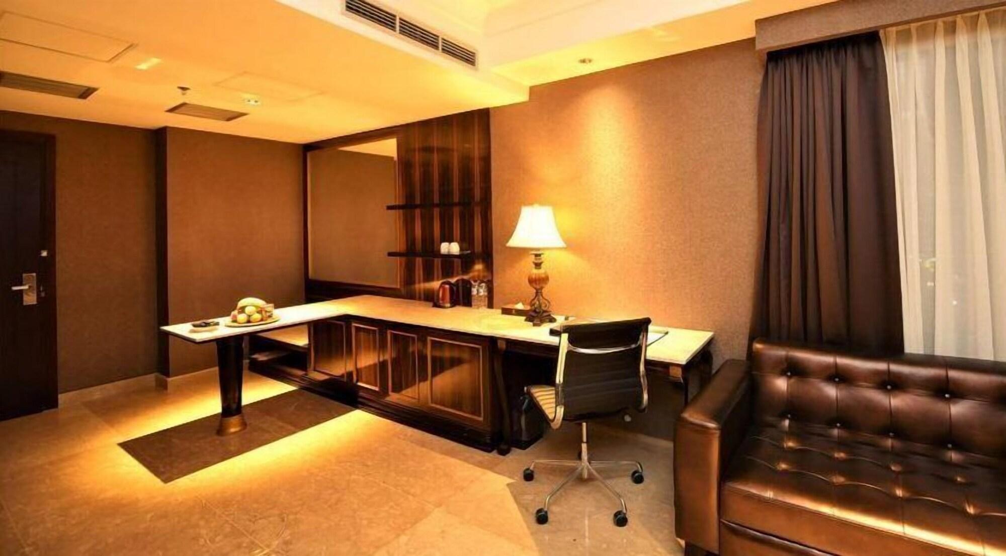 ไมโก โฮเต็ล แอนด์ คอนเวนชั่น เซ็นเตอร์ มากัสซาร์ Hotel มากาซาร์ ภายนอก รูปภาพ