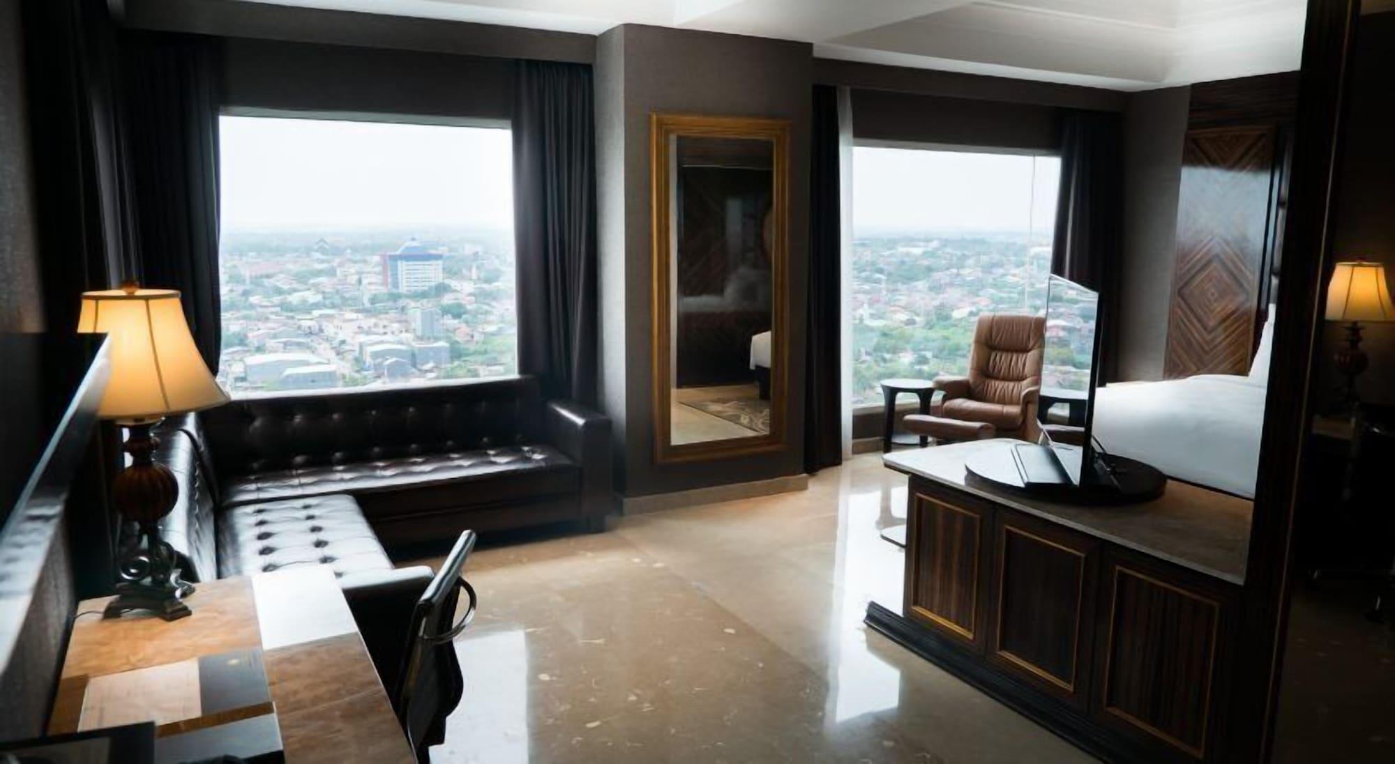 ไมโก โฮเต็ล แอนด์ คอนเวนชั่น เซ็นเตอร์ มากัสซาร์ Hotel มากาซาร์ ภายนอก รูปภาพ