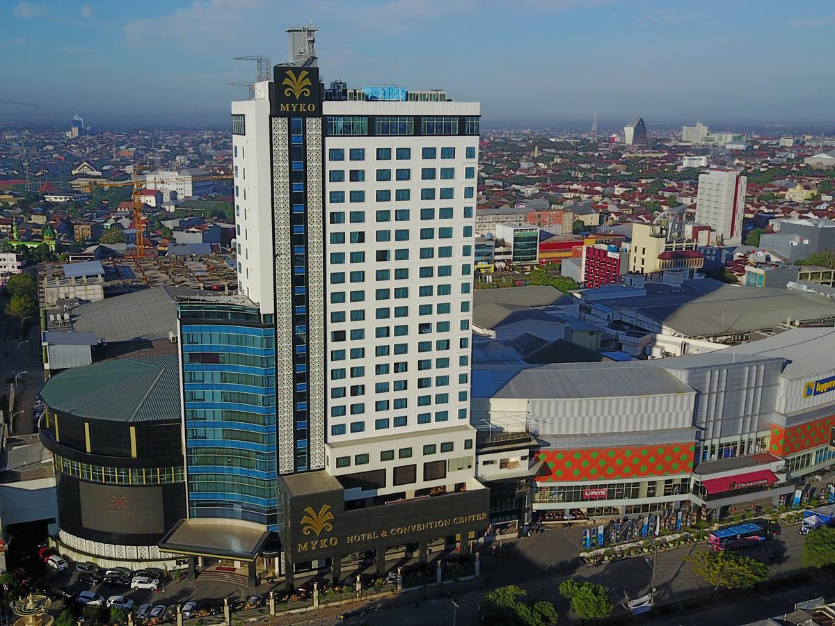 ไมโก โฮเต็ล แอนด์ คอนเวนชั่น เซ็นเตอร์ มากัสซาร์ Hotel มากาซาร์ ภายนอก รูปภาพ