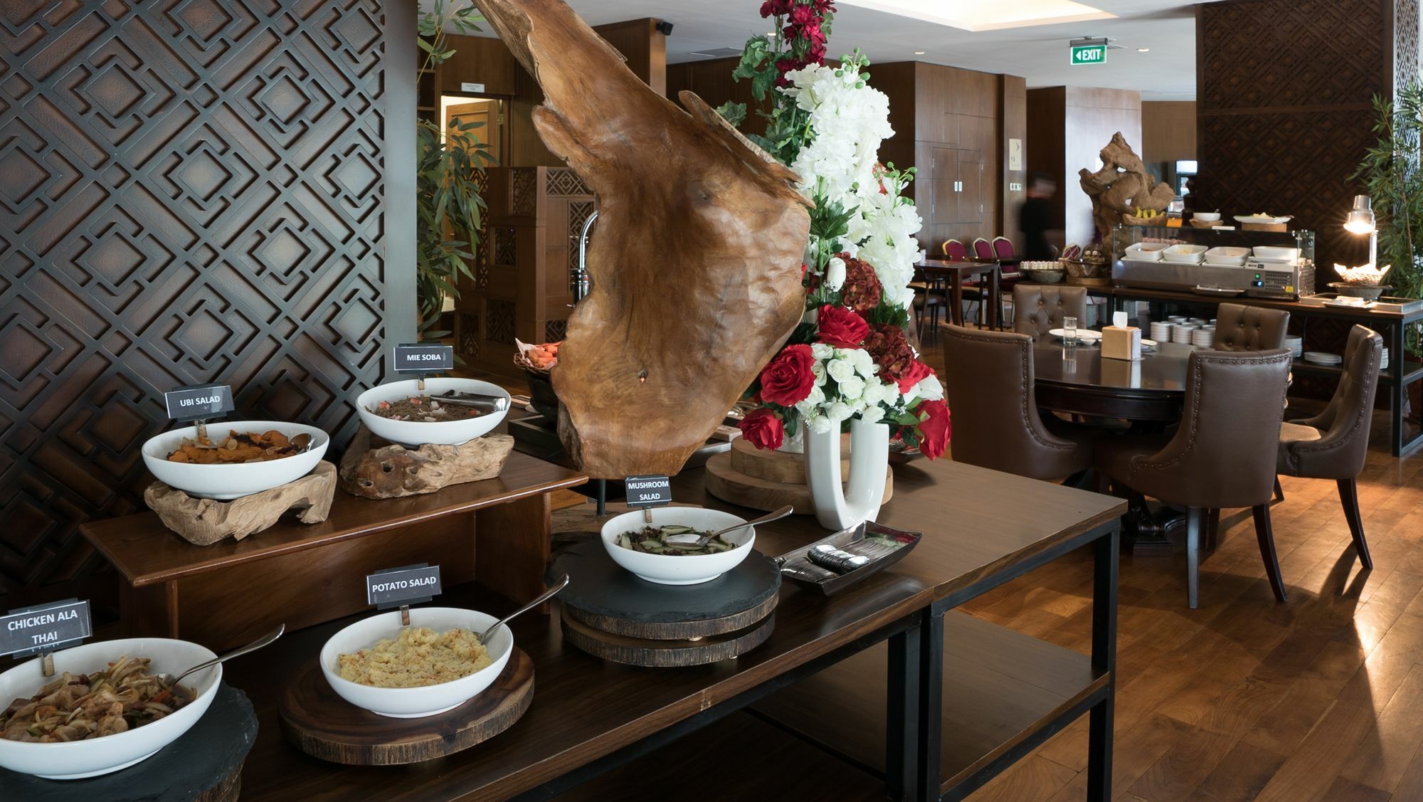 ไมโก โฮเต็ล แอนด์ คอนเวนชั่น เซ็นเตอร์ มากัสซาร์ Hotel มากาซาร์ ภายนอก รูปภาพ